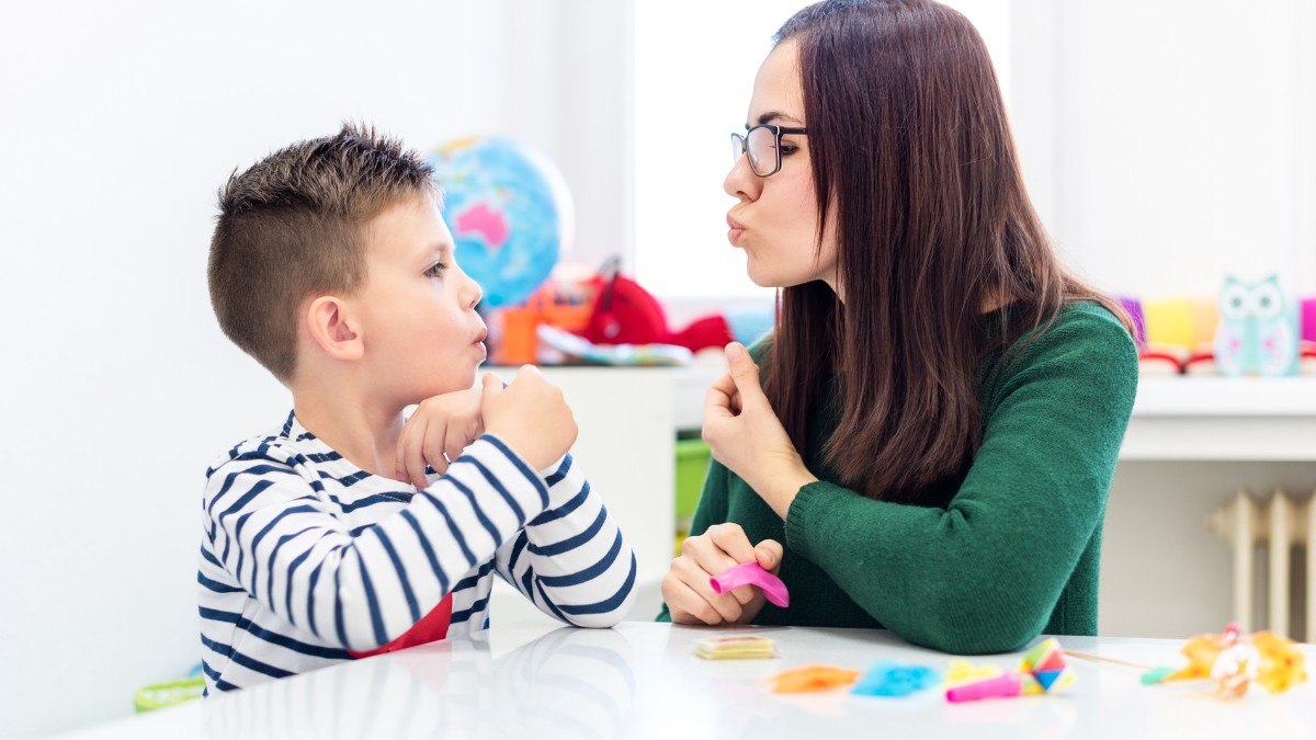 How Speech Therapists Support Feeding and Swallowing Safety